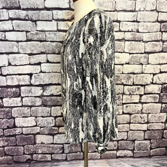 Nine West NWT Long Sleeve Button Down Blouse Size M - Picture 4 of 9